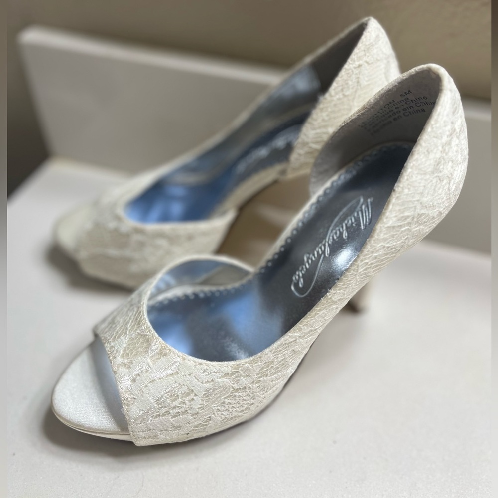 Michaelangelo white lace heels